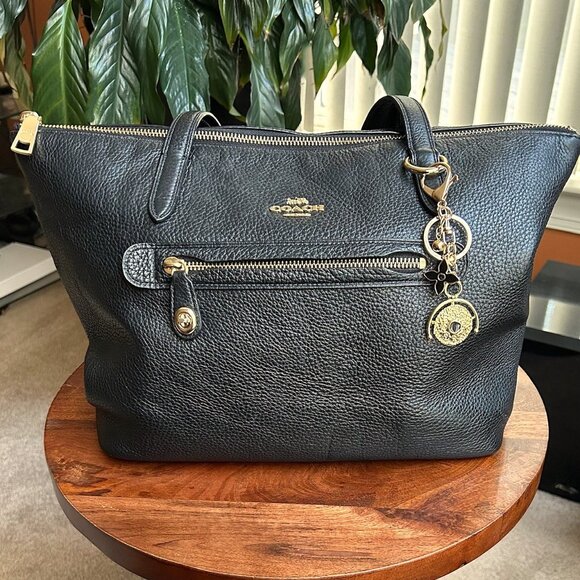 GEO CLOVER Bag Charm Black Gold Tone - Picture 2 of 7